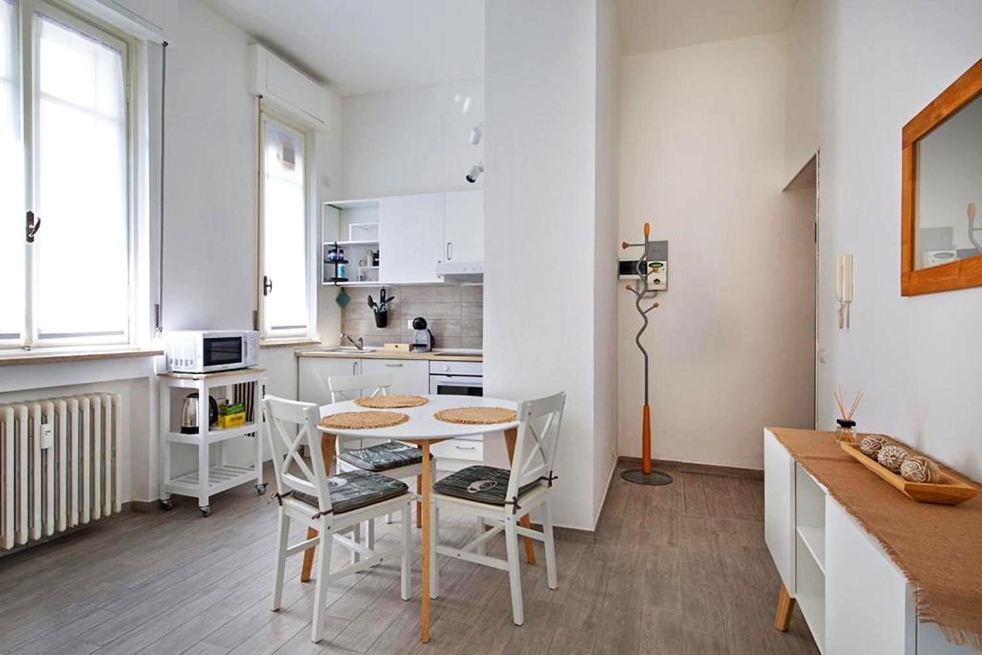 Casa Luna - Appartamento Vicino Al Centro Novara Exterior photo